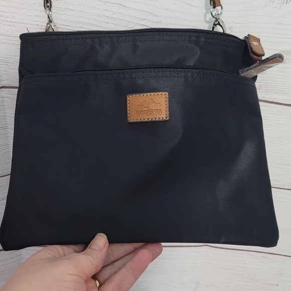 Nwot Roots nylon crossbody with leather accents - Picture 3 of 10